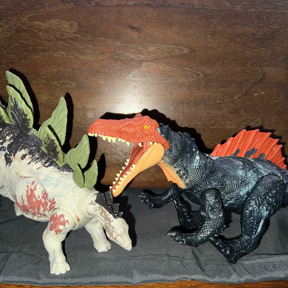 Jurassic World Stegosaurus and Spinosaurous together